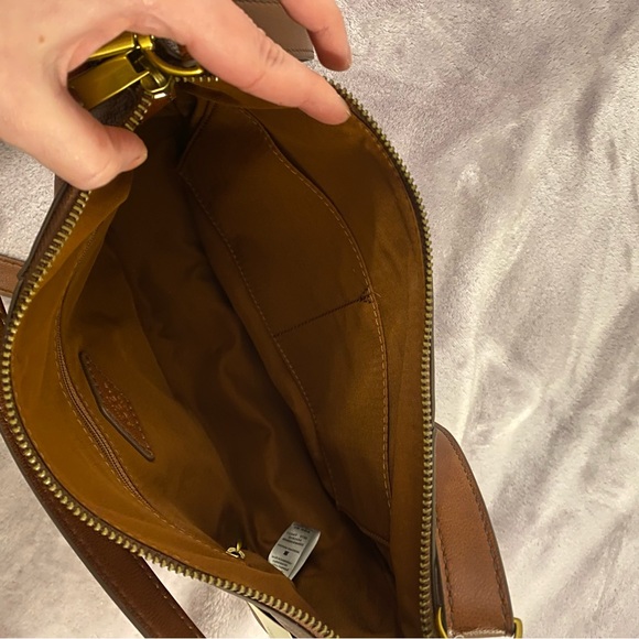 Skylar Leather Crossbody Bag - Picture 4 of 6